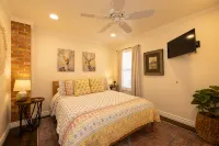 Private Patio and Cozy Living Space - Charming Tranquil Escape