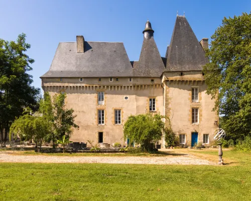 Castle Apartment in Chaleix near Forest Hotels in Chaleix