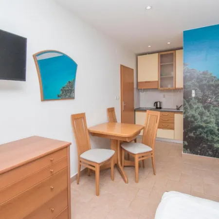 Apartments Antonio - Studio with Balcony (2+1) - 5 Hotels in Tučepi
