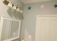 Lovely 2 Bedroom Condo with a Pool and Beach View