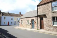 Newly Refurbished Cottage - Sleeps 4 - Central - Villas
