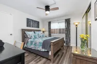 Lantern District Condo. Huge Private View Deck. All on One Level. Walk to Harbor