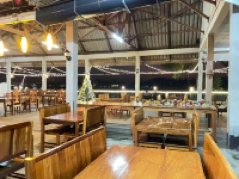 Riverside Houayxay Hotel โรงแรมในห้วยทราย