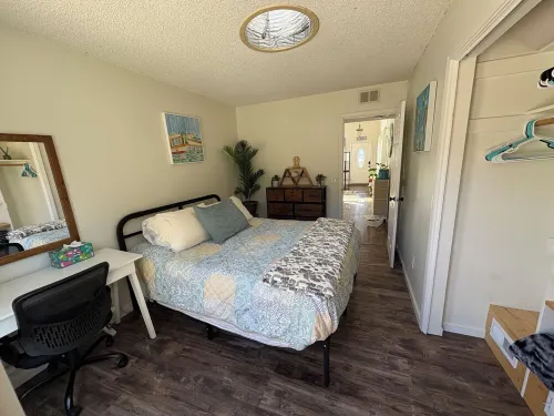 Charming Coastal Getaway!3 Bed 2 Bath with 3 Private Yards. Clean. Dog Friendly.