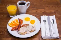 Holiday Inn & Suites DALLAS-ADDISON by IHG - breakfast