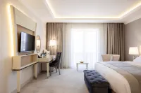 Tresor Le Palais Timisoara, Curio Collection by Hilton