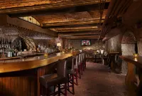 Omni Mount Washington Resort - bars