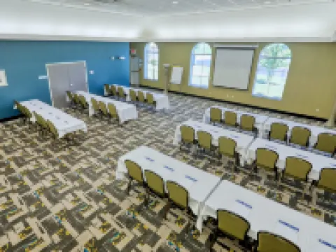Holiday Inn Express & Suites BATAVIA - DARIEN LAKE by IHG Hotels in Genesee County