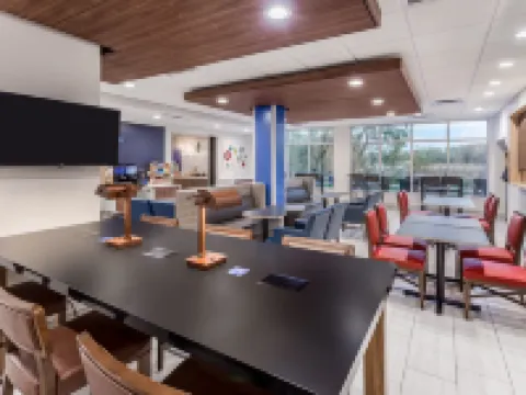 Holiday Inn Express & Suites HAMMOND by IHG Hotels in Hammond