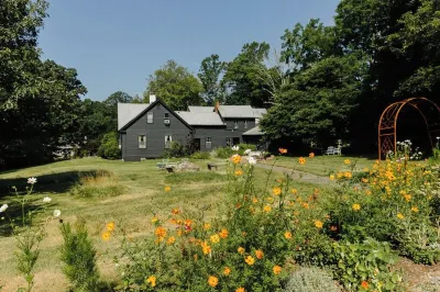 Eileen of Mystic Hotels near Four Seasons Golf