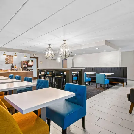 La Quinta Inn & Suites by Wyndham Sturbridge