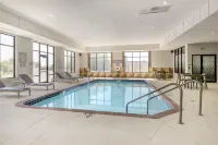 Spark by Hilton La Crosse Onalaska - Pools