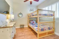 Miramar Beach Condo w/ Pool - Walk to Beach! - balcón
