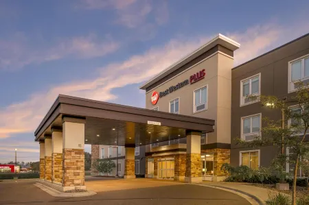 Best Western Plus Isanti Отели рядом с достопримечательностью «Парк Ханисакл»