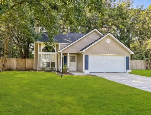 Paramour: huge yard home with ground floor bedroom 25 min to Charleston Hotels in Berkeley County