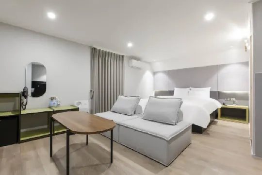 Incheon (Juan) Youth Hotel Отели рядом с достопримечательностью «Juan Central Church»