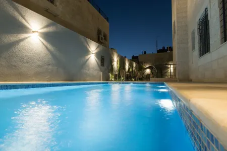 Shams Alweibdeh Hotel Apartments Отели рядом с достопримечательностью «Rainbow St.»