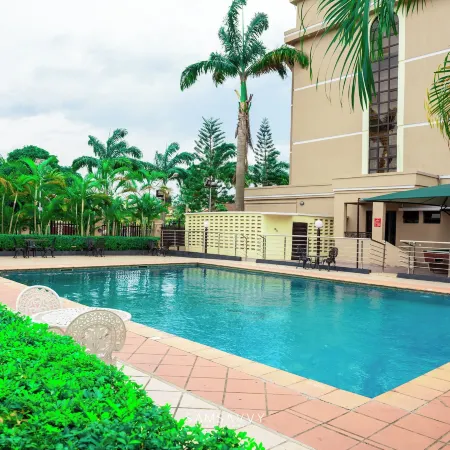 Dees Hotels, Apartments and Suites