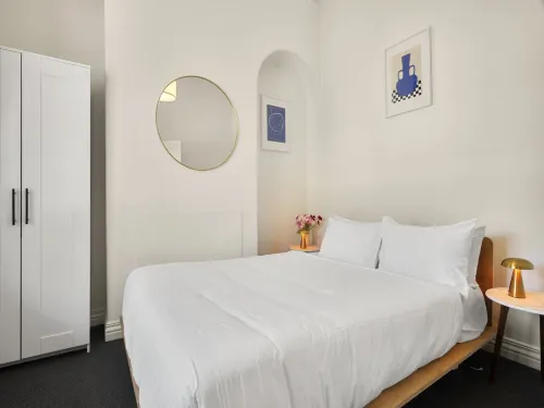 Charming 2-Bed Home with Outdoor Space in Cremorne
