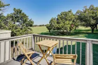 Pool, Fire Pit! Farm Retreat Near Dwtn Weatherford - 3 tähden