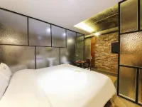 Yeosu Hakdong JA Self Check-in Motel โรงแรมใกล้สนามกีฬามังมา