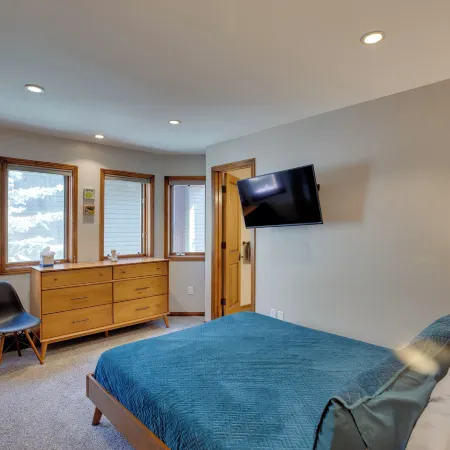 Bright Downtown Telluride Condo - Steps to Lift!