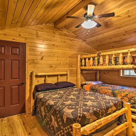 Hooah Cabin Retreat w/ Grill & Step-Free Access