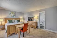 Upscale Avon Condo w/ Balcony & Mountain View! - balcony