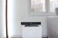 Rustic Charm Meets Modern Comfort 3-Bedroom Raised-Ranch Cottage in Wooded Area Hotels in Waterbury