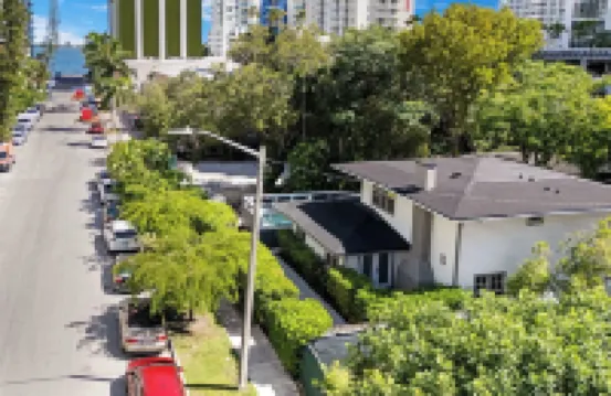 7BD Downtown Oasis Pool