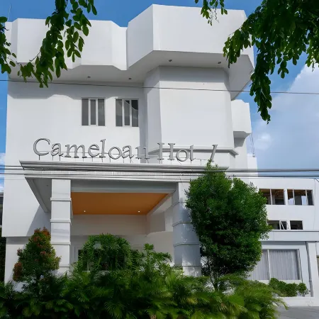 RedDoorz Plus @ Cameloan Hotel Palu