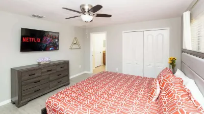 Sunset Chic at Paradise Palms! Hotels in 