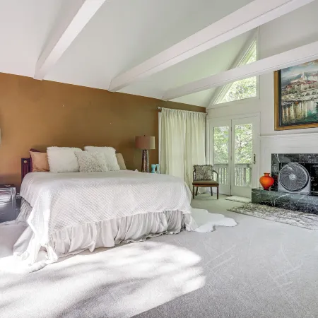 3 Mi to Roswell Riverwalk: Spacious Getaway!