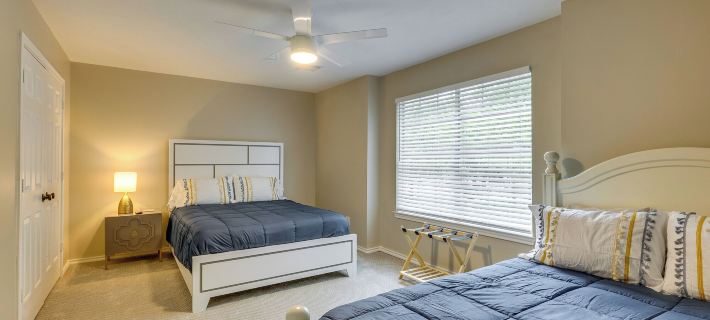 Modern Woodlands Townhome w/ Spacious Yard & Patio Hotels in The Woodlands