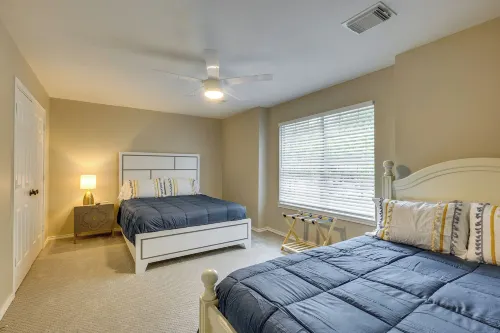 Modern Woodlands Townhome w/ Spacious Yard & Patio - 3 étoiles