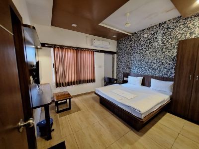 Hotel Candlewood Bar & Restro