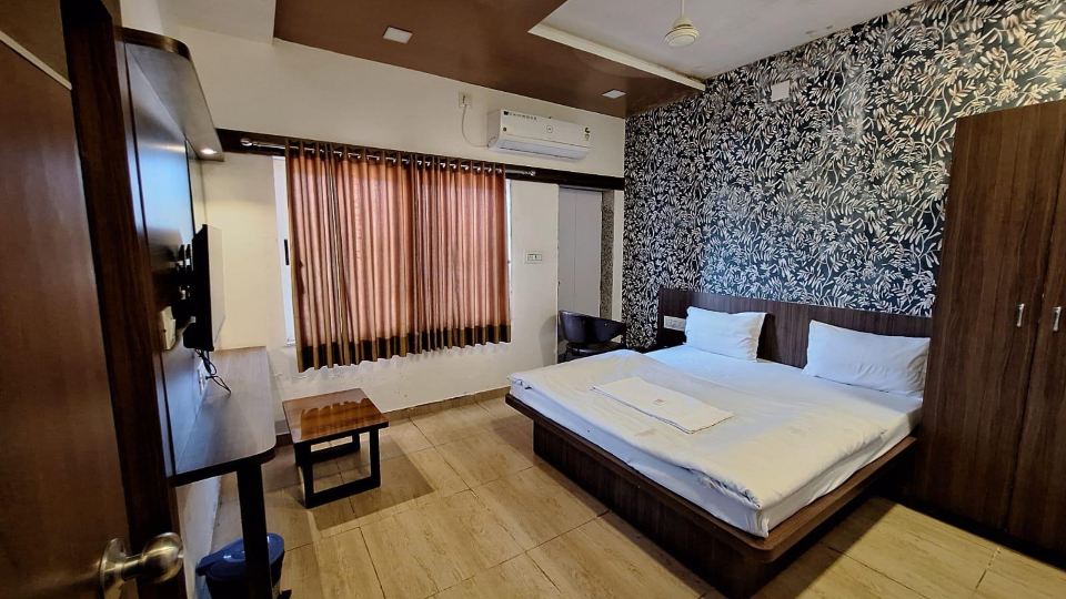 Hotel Candlewood Bar & Restro