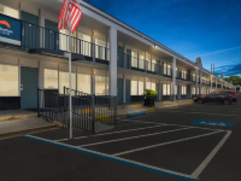 Suburban Studios Orange Park - Jacksonville Near Naval Air Station Hotels in Clay County