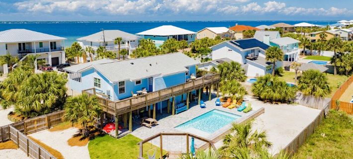 Private Heated Pool • Game Room • Walk to Gulf & Sound • Pet Friendly ペンサコーラ・ビーチのホテル