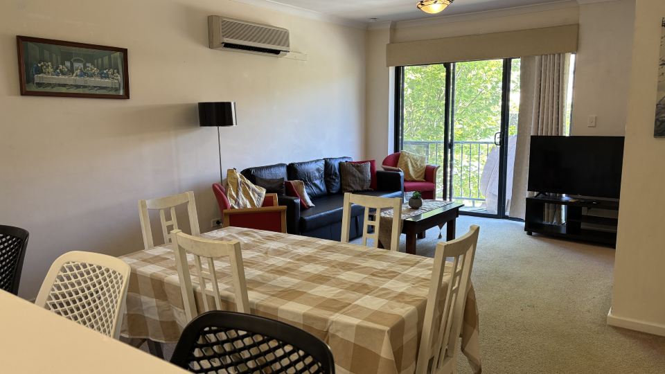 Beautiful two bedrooms apartment with free parking
