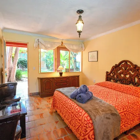 Casa Aurora Garden Retreat