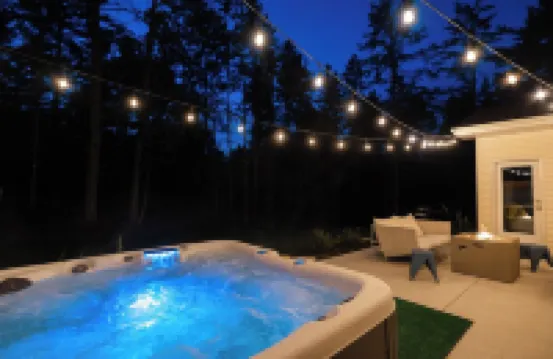 Private Wooded Retreat w/ Hot Tub & Fireplace - Walk to Coffee, Near Sister Bay