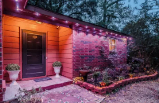 Riverside country retreat with easy access to all that Houston has to offer