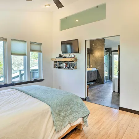 Bellingham Vacation Rental w/ Private Deck