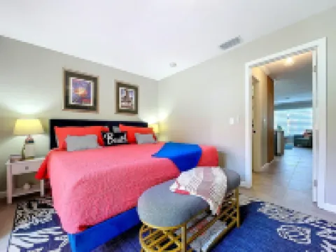 Wonderful Canal Front Condo! See Manatees Right From Your Doorstep!Cabana #10 ロングボート・キーのホテル