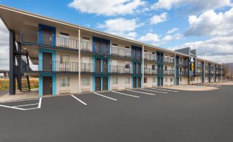 Super 8 by Wyndham Charleston WV