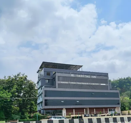 Hashtag Inn Opposite Sarusajai Stadium - 3 Sao