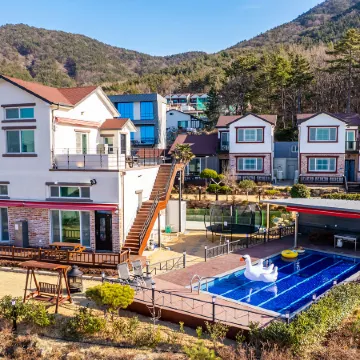Yeosu Bless Poolvilla
