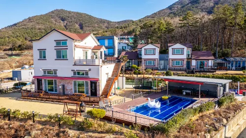Yeosu Bless Poolvilla