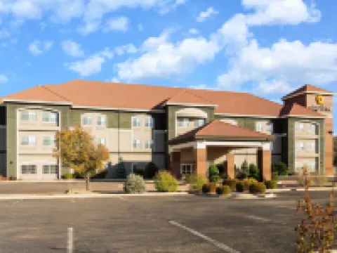 ลากินตา อินน์แอนด์สวีทส์ บายวินด์แฮม ตูกุมการิ โรงแรมในตูกุมการิ